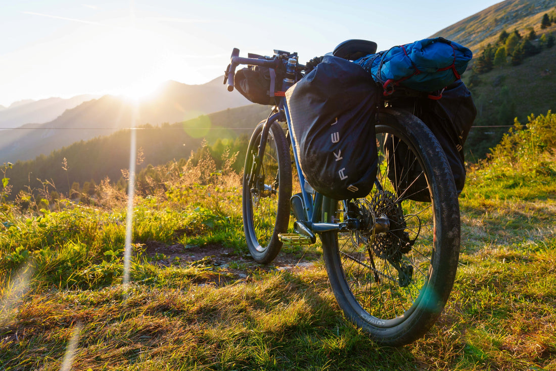 Bikepacking à l'horizon : Sacs, sacoches et tentes adaptés