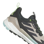 Souliers de randonnée Adidas Terrex Free Hiker 2.0 Low GTX (hommes)